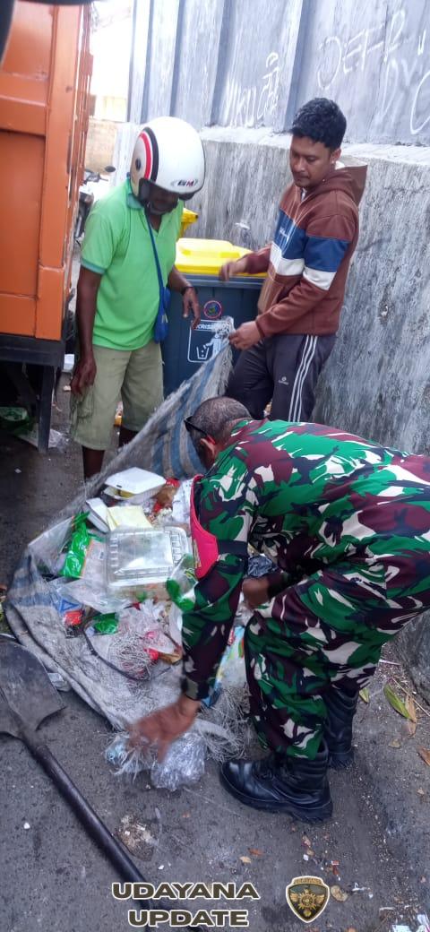 Babinsa Kayu Putih Kupang Tunjukkan Kepedulian Lingkungan Warga
