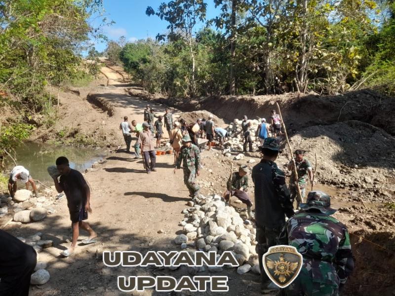 Satgas TMMD 125 Kodim Belu Bersama Warga Gotong Royong Bangun Jalan Baru