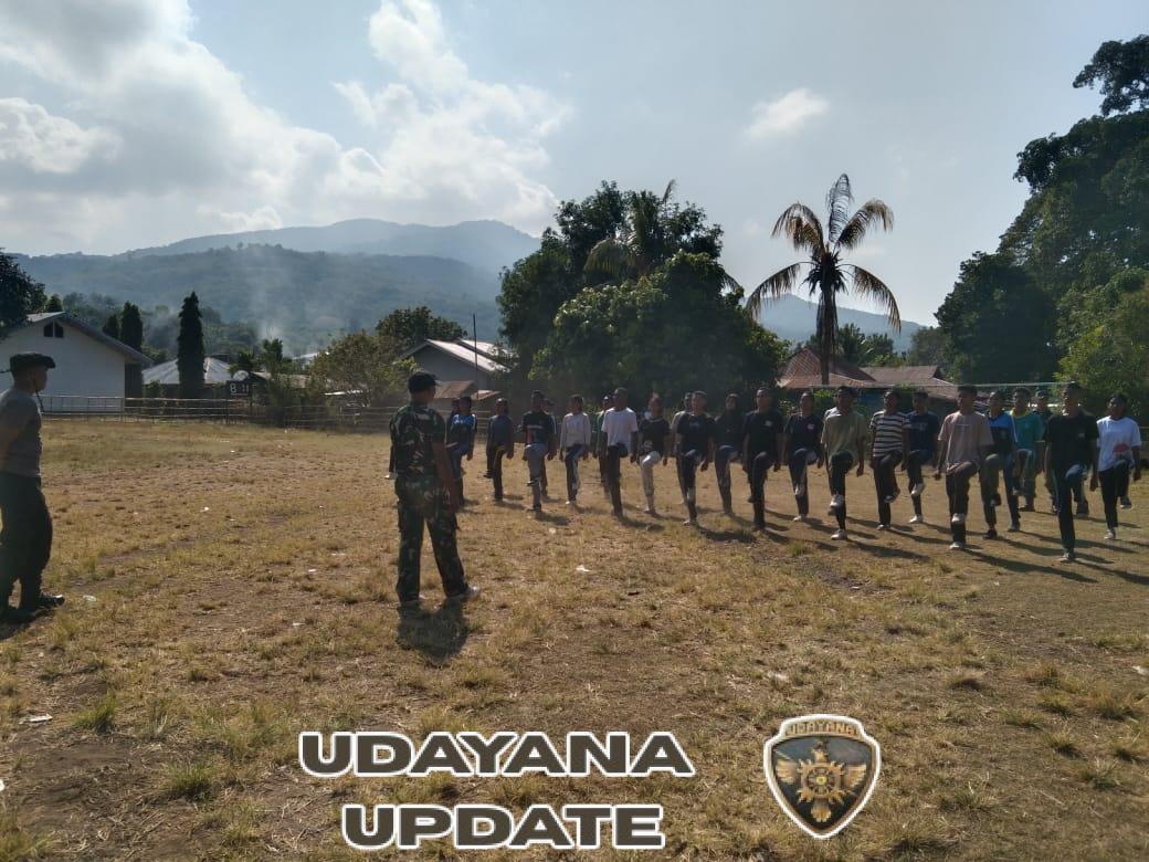 Babinsa Siapkan Pelajar Tanjungbunga Menjadi Pengibar Merah Putih