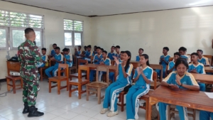 Satgas Yonif 741/GN Pos Damar Sosialisasikan Bahaya Judi Online di Sekolah Perbatasan