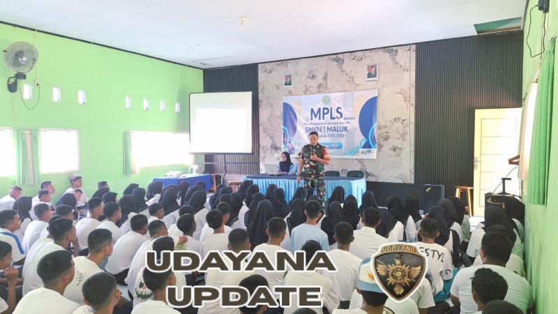 Babinsa Desa Tongo Sampaikan Materi Wawasan Kebangsaan dalam Kegiatan MPLS SMKN 1 Maluk.