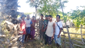 Babinsa Waingapu Dampingi Pengukuran Tanah di wilayah Binaan