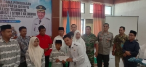 Kasdim 1614/Dompu Hadiri Penyerahan Dana Pembinaan Kafilah STQH