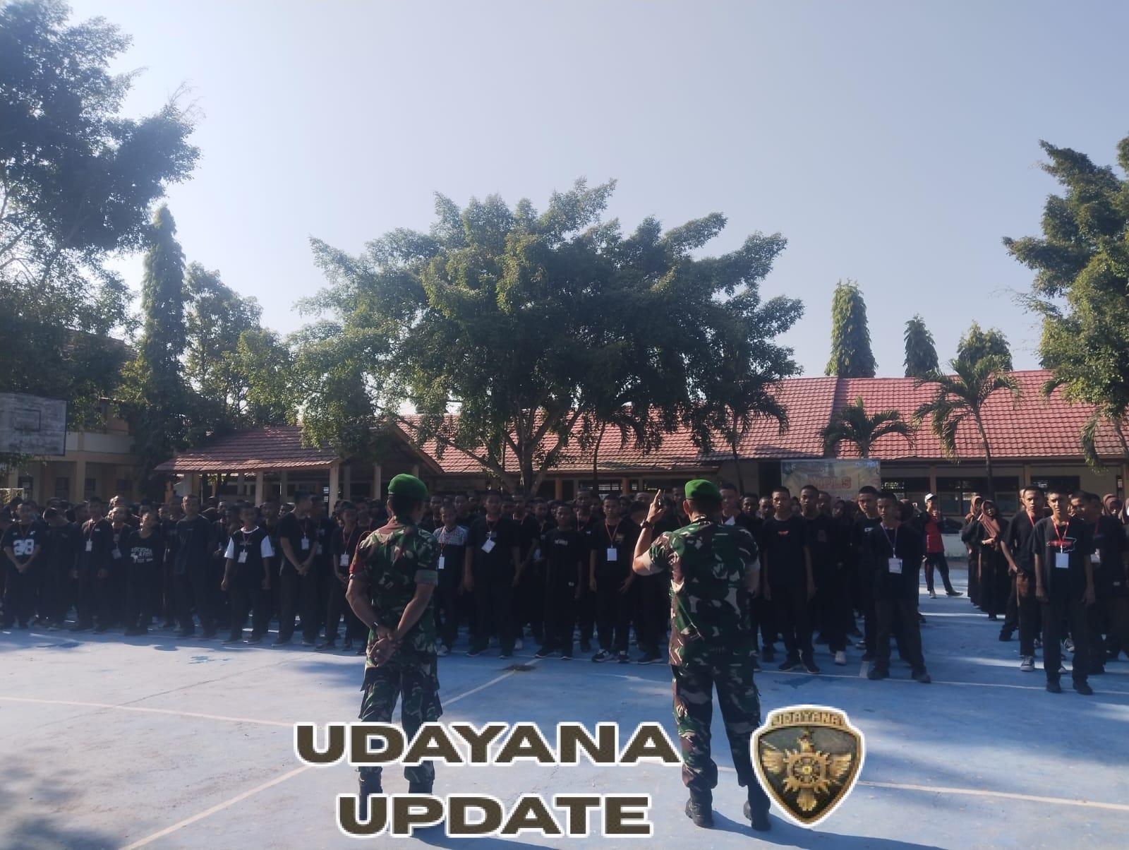 Koramil 1614-01 Dompu Latih Disiplin dan Wasbang di SMKN 1