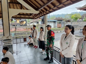 Babinsa Selisihan Dampingi KKN PPM Politeknik Negeri Bali Beri Sosialisasi Di SDN Selisihan