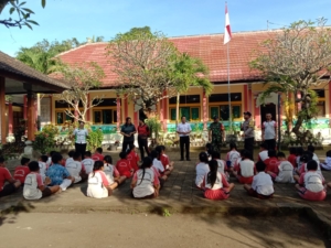 103 Pelajar SD Negeri Sampalan Tengah Digembleng  Koramil Dawan