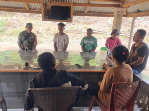 Babinsa Maurole Laksanakan Monitoring dan Penjagaan Wilayah di Ende