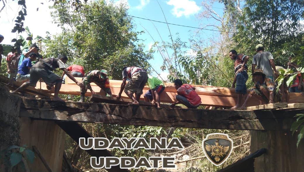 Serda Didit Sumanto Pimpin Karya Bakti Perbaikan Jembatan