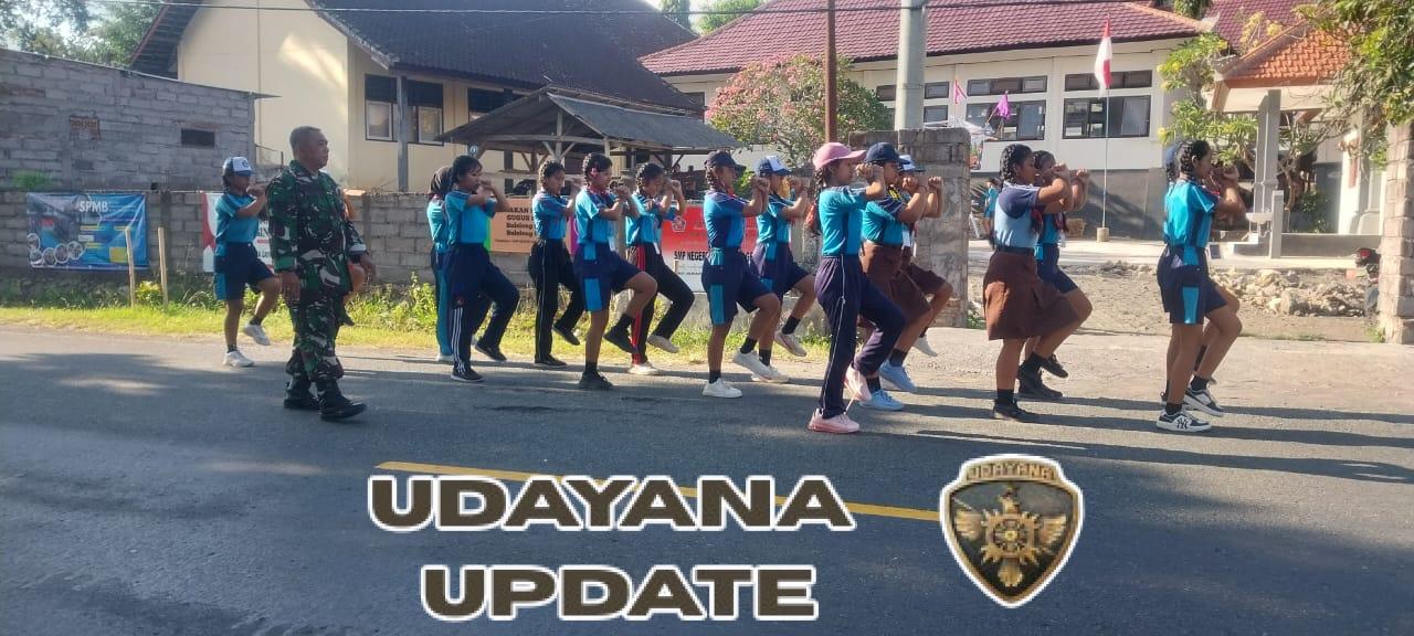 Dari Baris Berbaris, Tumbuh Disiplin: Babinsa Sumberklampok Latih Siswa-siswi SMP Hadapi Lomba Agustusan