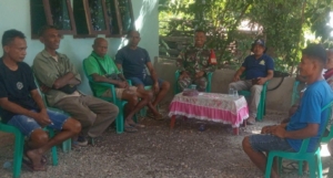 Cegah Rabies, Babinsa Koramil 1618-04/Bisel Ajak Warga Desa Fatoin Lebih Waspada