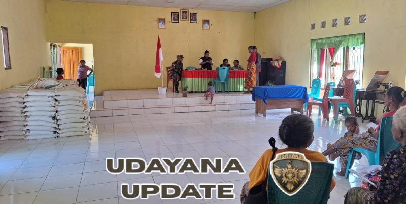 117 KK di Desa Buk Terima Bantuan Beras dari Perum Bulog