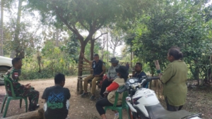 Babinsa Koramil 1618-05/Biut Bersama PPL Tingkatkan Wawasan Pertanian Warga Desa Hauteas