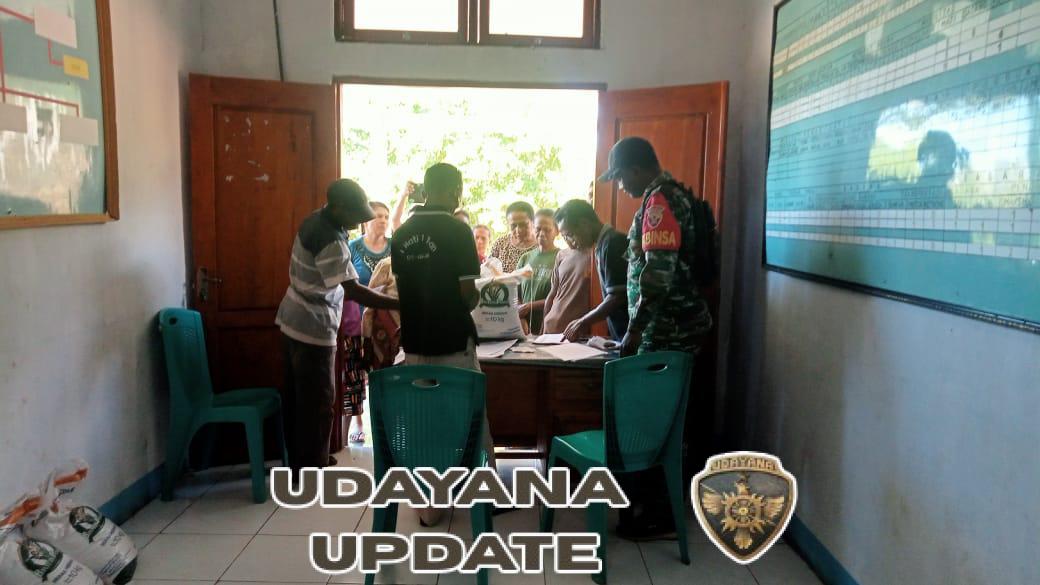 Penyaluran 550 Karung Beras Berlangsung Tertib di Kolana Utara, Babinsa Turun Langsung