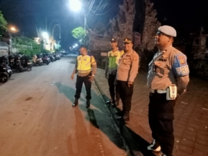 Kapolsek Mengwi Pimpim Pengamanan Perayaan HUT Sekaa Teruna Banjar Tengah Gulingan Ke-56 Tahun 2025