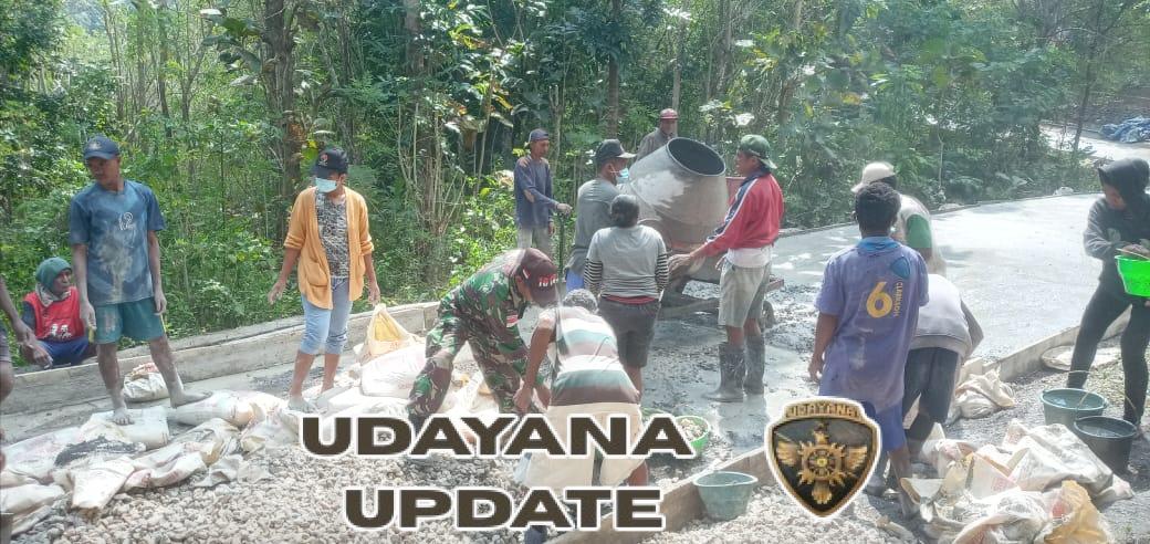 Babinsa Koramil 1618-01/Miotim dan Warga Wujudkan Konektivitas Lewat Kerja Nyata