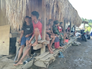 Dekat dengan Rakyat, Babinsa Kodim 1602/Ende Laksanakan Pamwil di Lio Timur