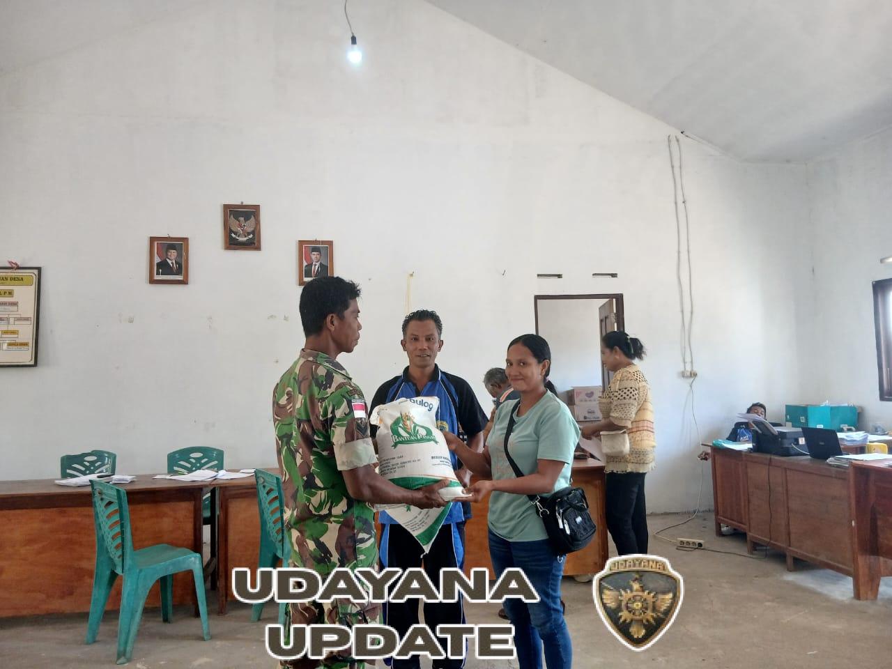 Warga Raekore Terima Bantuan Beras Dari Pemerintah