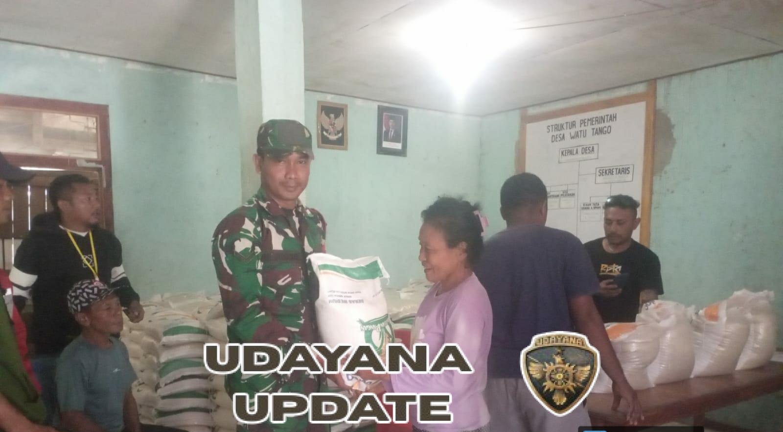 Babinsa Koramil 1612-03/Reok Hadiri Penyerahan Bantuan Hanpangan di Desa Watu Tango
