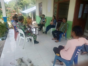 Babinsa dan Bhabinkamtibmas Komsos dengan Aparat Desa Bolu Bokat