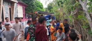 Babinsa 1614-03 Hu’u Hadiri Hitanan Warga, Tegaskan Pentingnya Solidaritas Sosial