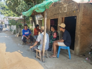 Babinsa Mbawi Ajak Warga Rutin Berolahraga dan Jaga Keamanan