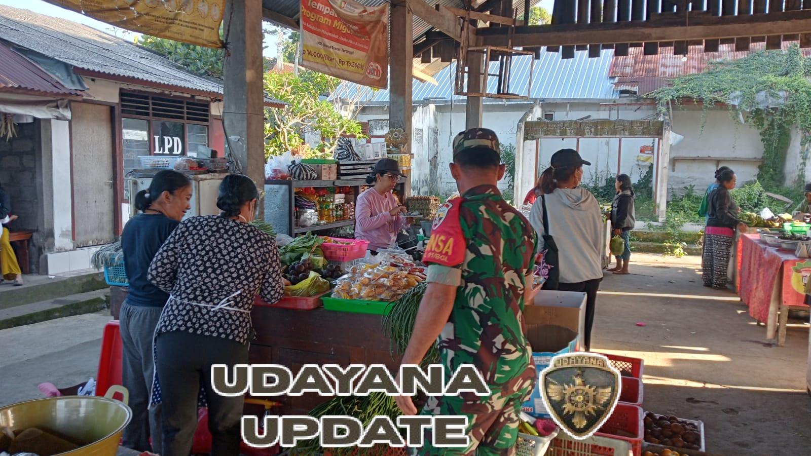 Babinsa Cek Kondisi Pasar Tradisional, Pastikan Situasi Aman dan Terkendali