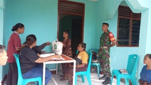 Dukung Kebijakan Pemerintah, Babinsa Kawal Penyaluran Beras Di Wilayah Binaan.