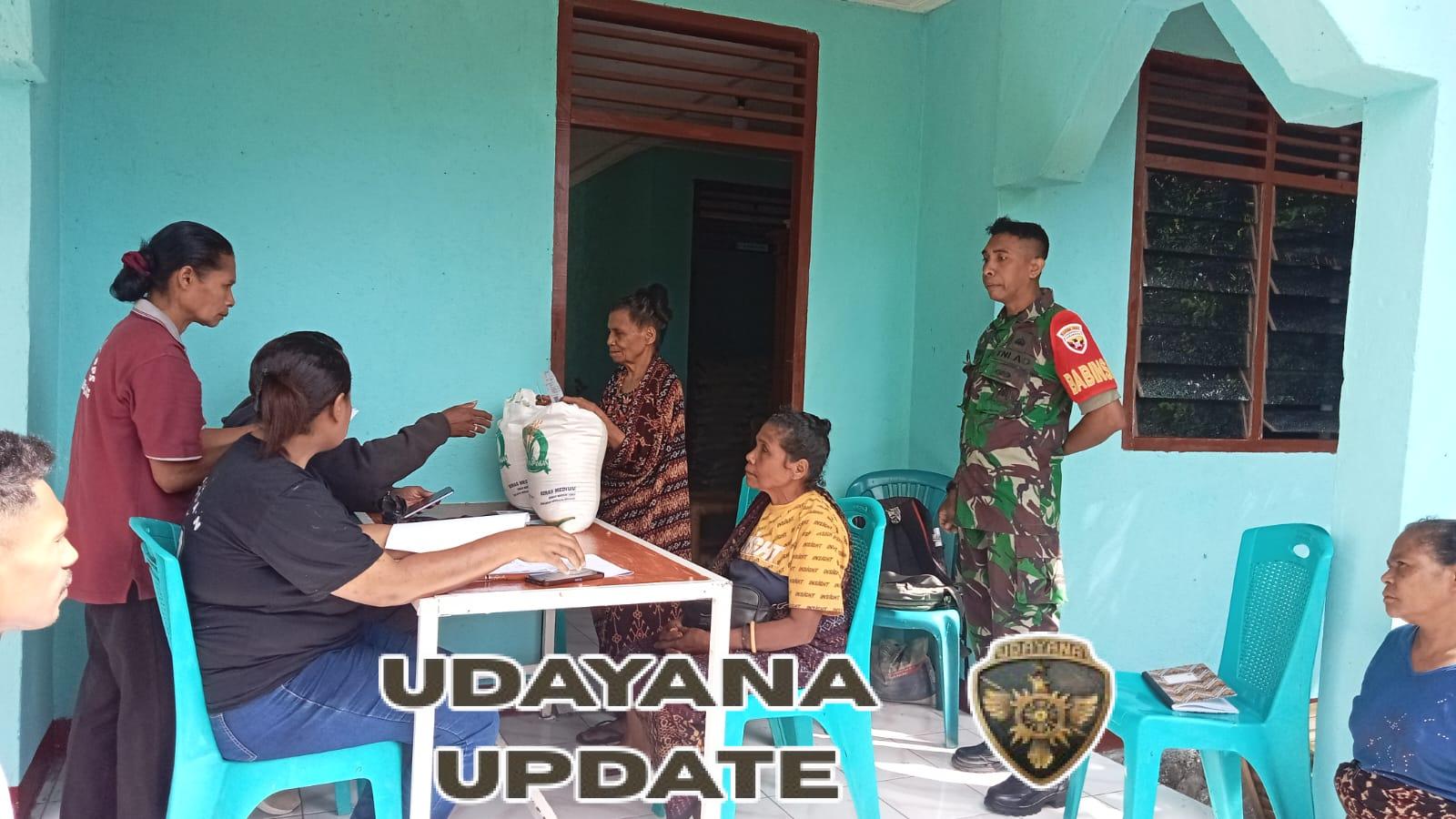 Dukung Kebijakan Pemerintah, Babinsa Kawal Penyaluran Beras Di Wilayah Binaan.