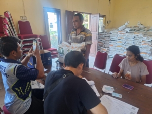 Distribusi Beras Hanpang di Banjar Capai Ratusan KPM, Babinsa Pastikan Aman dan Tertib