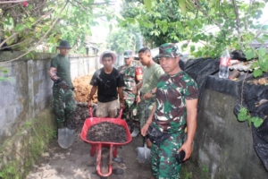 Babinsa Tak Pernah Absen, Serda Suparman Siaga Kawal Kegiatan TMMD di Desa Batuan