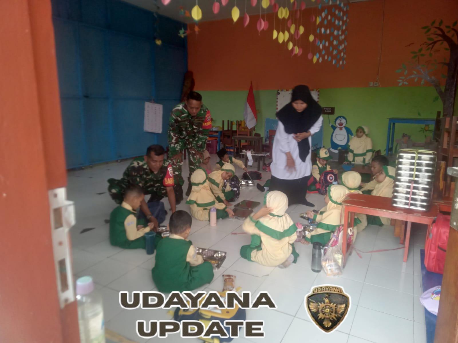 Babinsa Koramil 1602-01/Ende Turun Langsung Suport Program Makan Bergizi di TK RA Nurul Hidayah