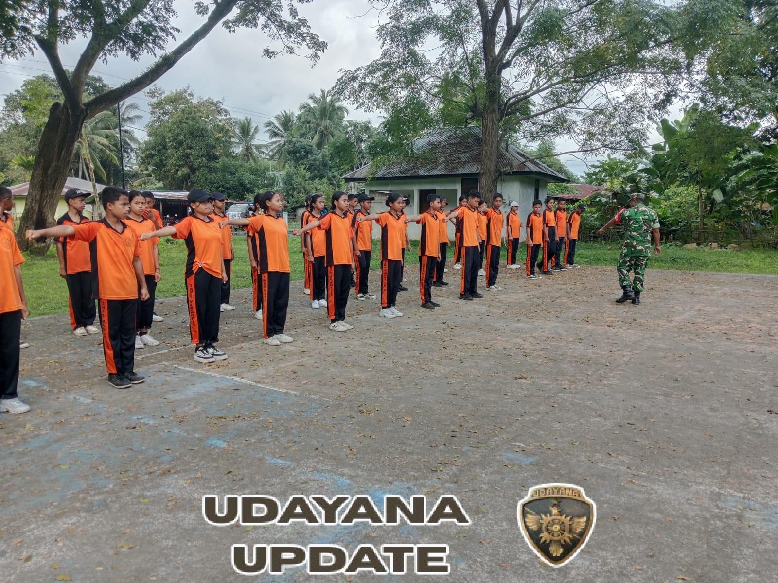 Sinergi TNI dan Sekolah, Babinsa Kodim 1602/Ende Latih PBB di SMP Wawonato