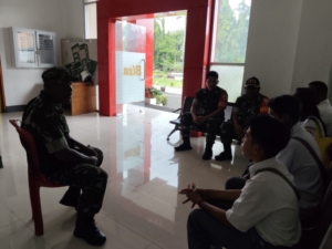 Babinsa Kodim 1602/Ende Jalankan Patroli dan Komsos, Pastikan Siswa Tak Bolos