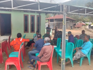 Kodim 1602/Ende Tingkatkan Kamtibmas lewat Diskusi dan Pengawasan di Desa Kurulimbu