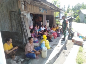 Kodim 1602/Ende Perkuat Sinergi TNI-Rakyat melalui Komsos di Desa Rukuramba