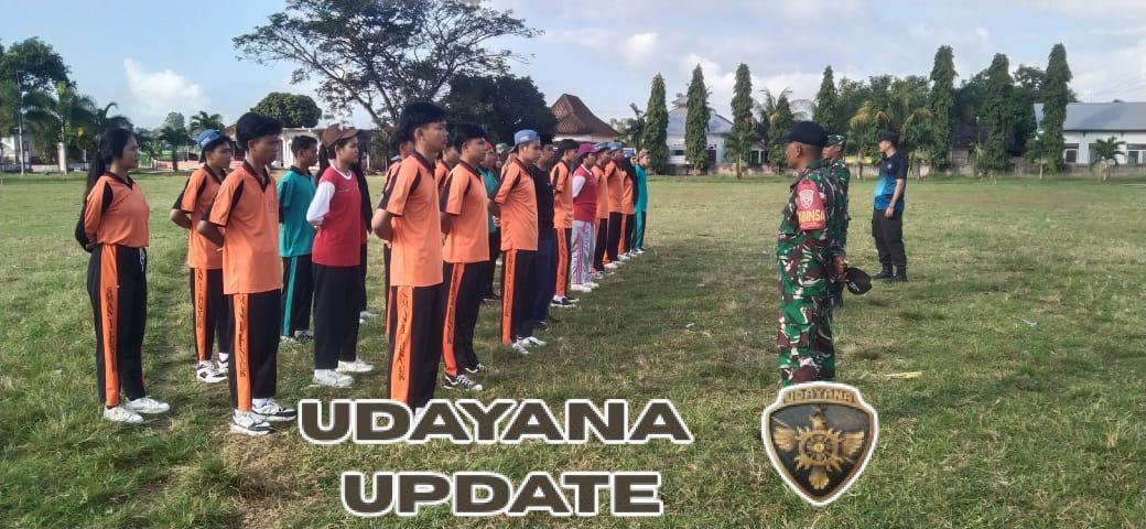 Semangat Merah Putih! TNI Lunyuk Latih Paskibra Kecamatan di Desa Lunyuk Ode