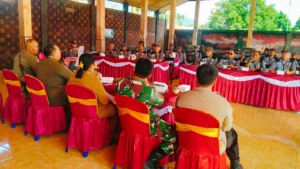 Linmas Desa Pangkungparuk Ikuti Pelatihan: Tingkatkan Profesionalisme dan Semangat Bela Negara