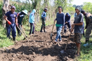 Meski Panas Menyengat, TMMD Sumbawa Tetap Semangat Bangun Akses Pertanian di Kalabeso