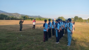 Babinsa Sumberkima Gembleng Paskibra SMK Nusa Dua Sambut HUT RI ke-80