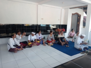 Babinsa Sambirenteng hadiri undangan persembahyangan