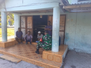 Pengamanan Wilayah Desa Ndondo, Babinsa Kodim 1602/Ende Bersinergi dengan Warga