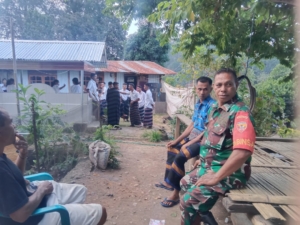 Babinsa Kodim 1602/Ende Hadir di Tengah Warga untuk Jaga Keamanan Lingkungan