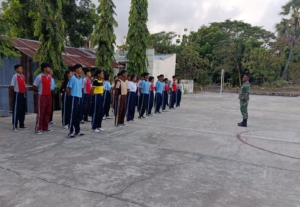 Babinsa Koramil 1624-05/Solor Latih Generasi Muda Cinta Tanah Air