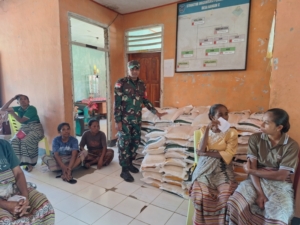 Penyaluran 1.680 Kg Beras untuk 84 KK di Banain C Berjalan Lancar dan Tertib