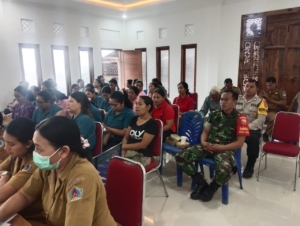 Komitmen TNI Tingkatkan Kualitas Kesehatan, Babinsa Sampalan Klod Hadiri Musdes Survey Mawas Diri