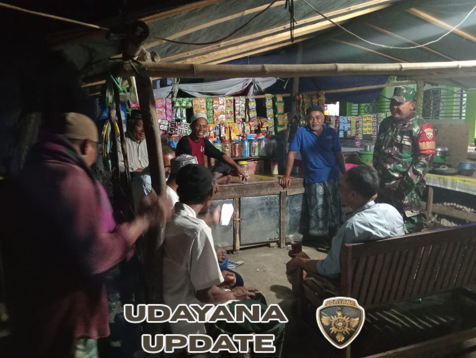 Babinsa Desa Naru Tingkatkan Kewaspadaan Melalui Ronda Malam