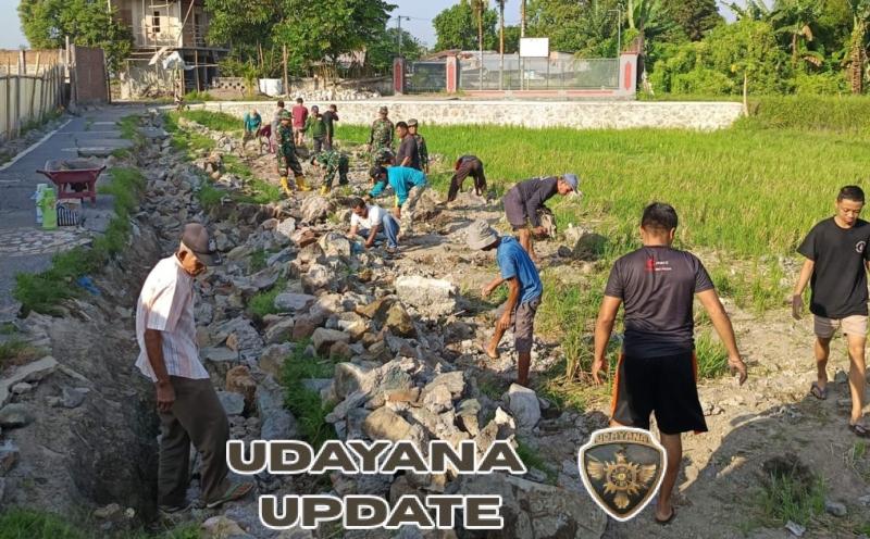 Sinergi TNI-Warga Bersihkan Jalan dan Sawah Tertutup Beton