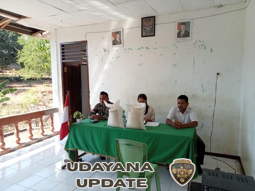 Kopda Faisal Dampingi Pendistribusian Bantuan Beras Di Desa Kolisia B.