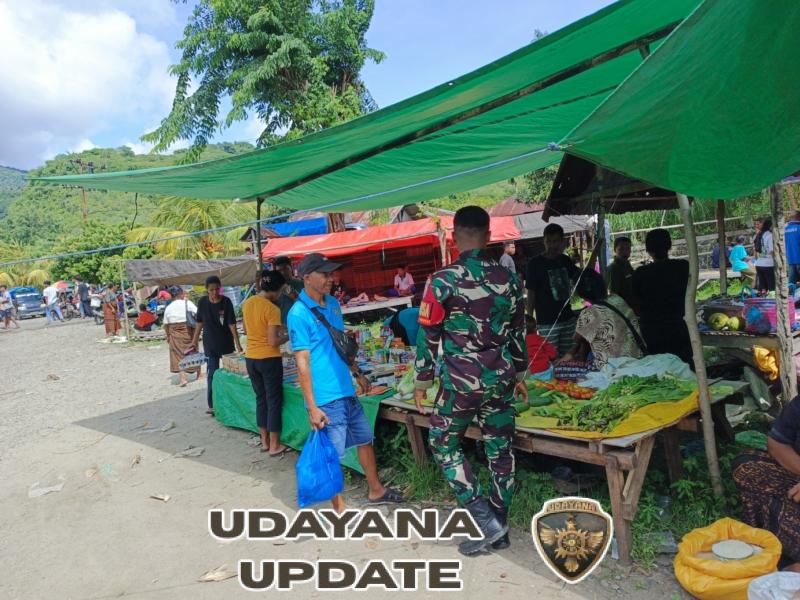 Babinsa Koramil 1602-04/Maurole Beri Imbauan Penting untuk Warga Pengunjung Pasar Detukeli