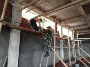 Wujudkan Kemanunggalan TNI-Rakyat, Babinsa Ende Timur Hadir di Tengah Warga